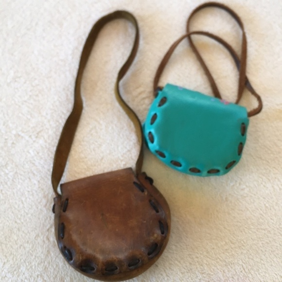 TWO VINTAGE TOOLED LEATHER SMALL CROSSBODY BAGS PURSES - Picture 4 of 9